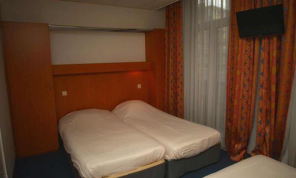 Empire Hotel 2*